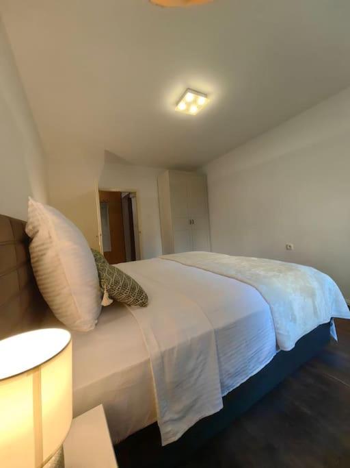 New 1 Bedroom Near Center And Beach Split Exterior foto